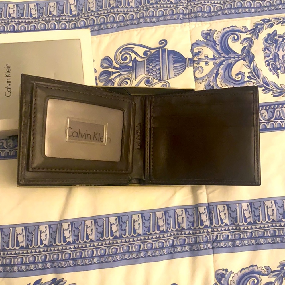 Wallet - Picture 2 of 5